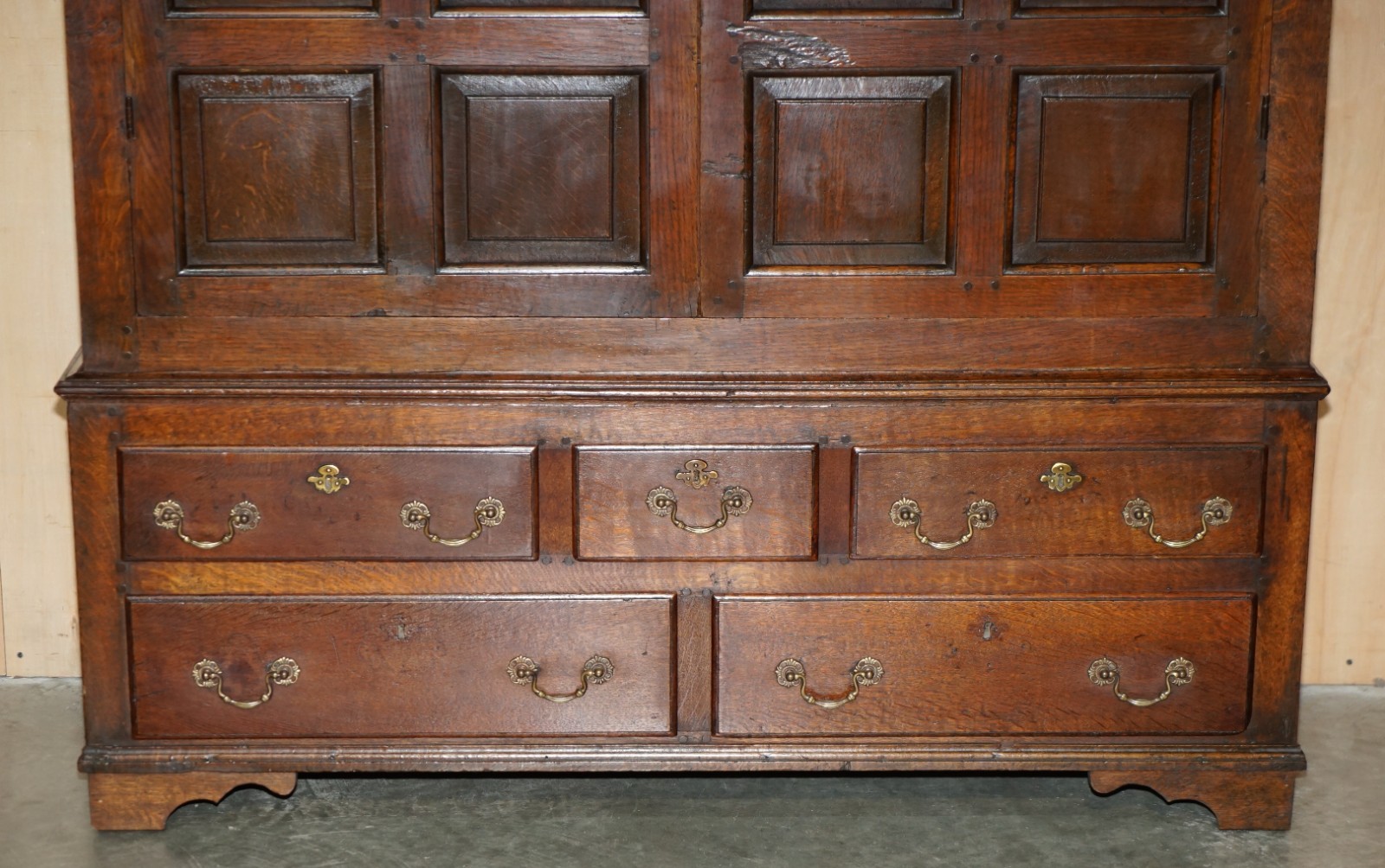 RESTORED ANTIQUE GEORGIAN CIRCA 1720 PANELLED OAK HOUSEKEEPERS CUPBOARD WARDROBE