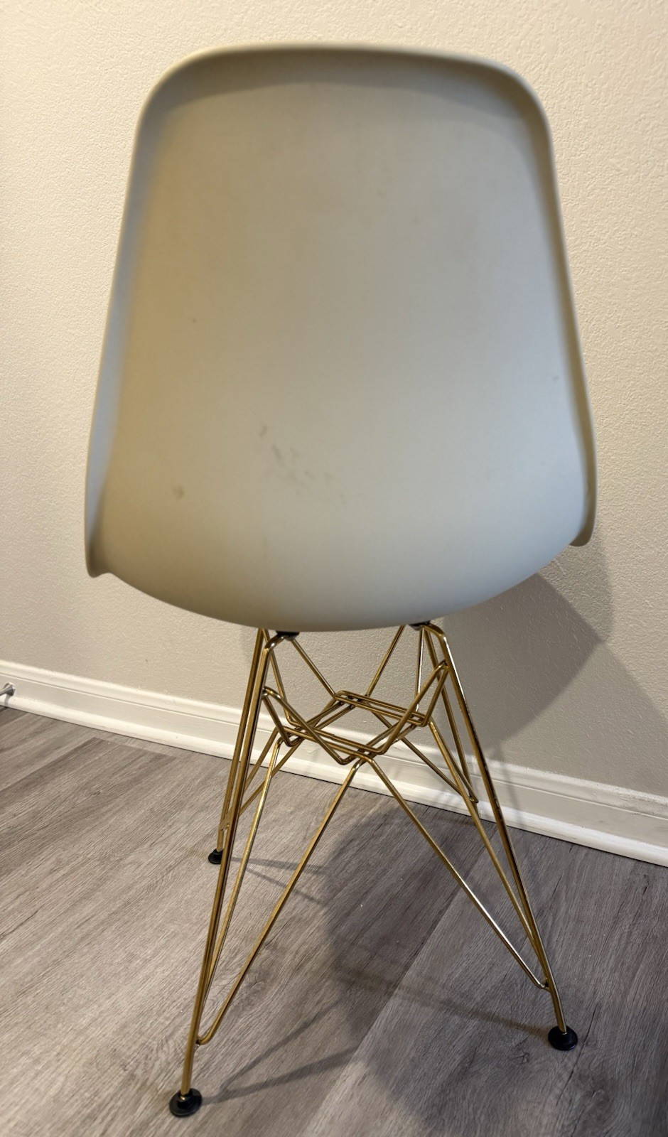 Seat of Eames molded plastic wire base chairs
