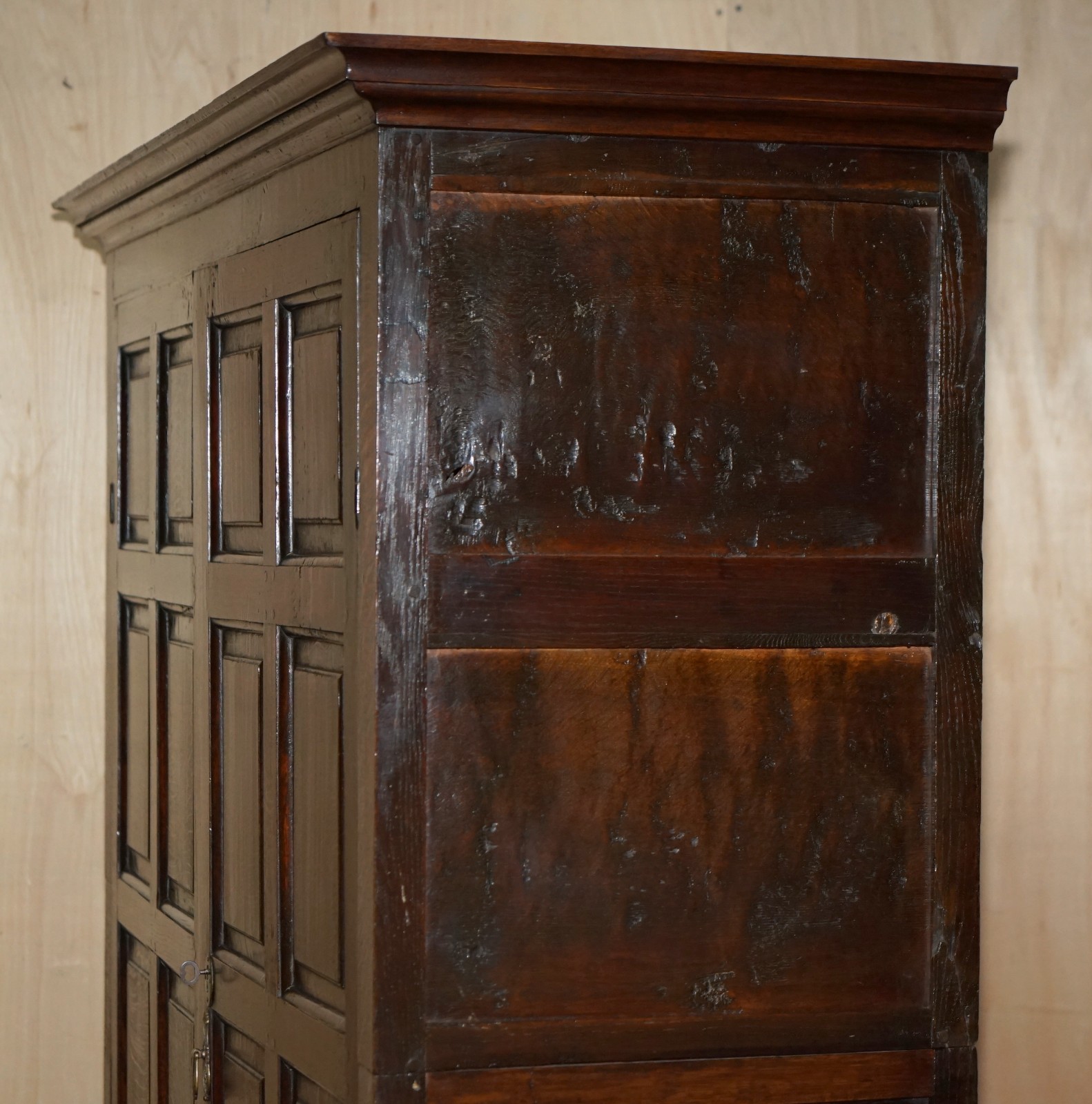 RESTORED ANTIQUE GEORGIAN CIRCA 1720 PANELLED OAK HOUSEKEEPERS CUPBOARD WARDROBE