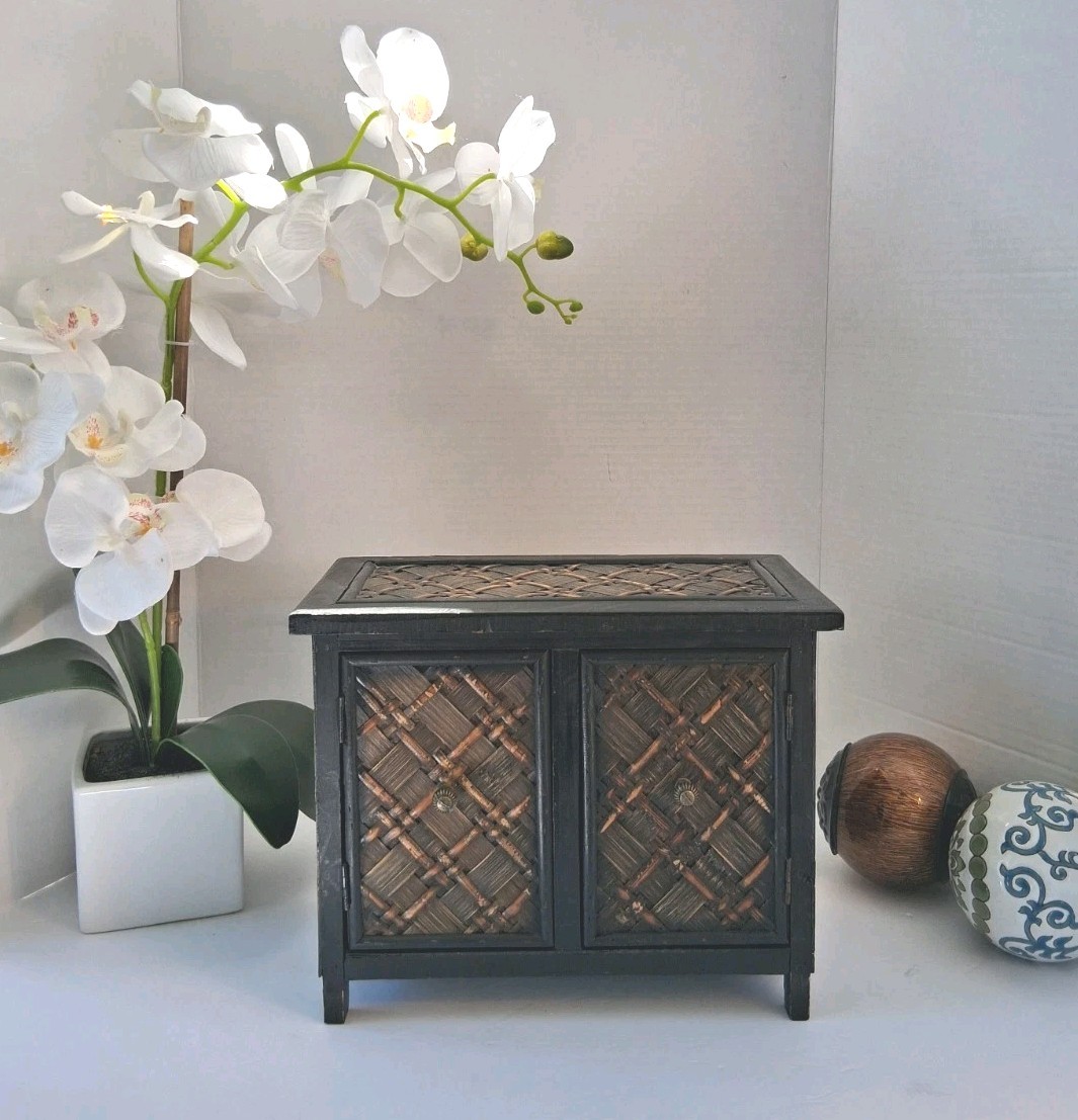 Black Lattice Front Mini Tabletop/Desktop Chest Magnetic Front Doors; EUC